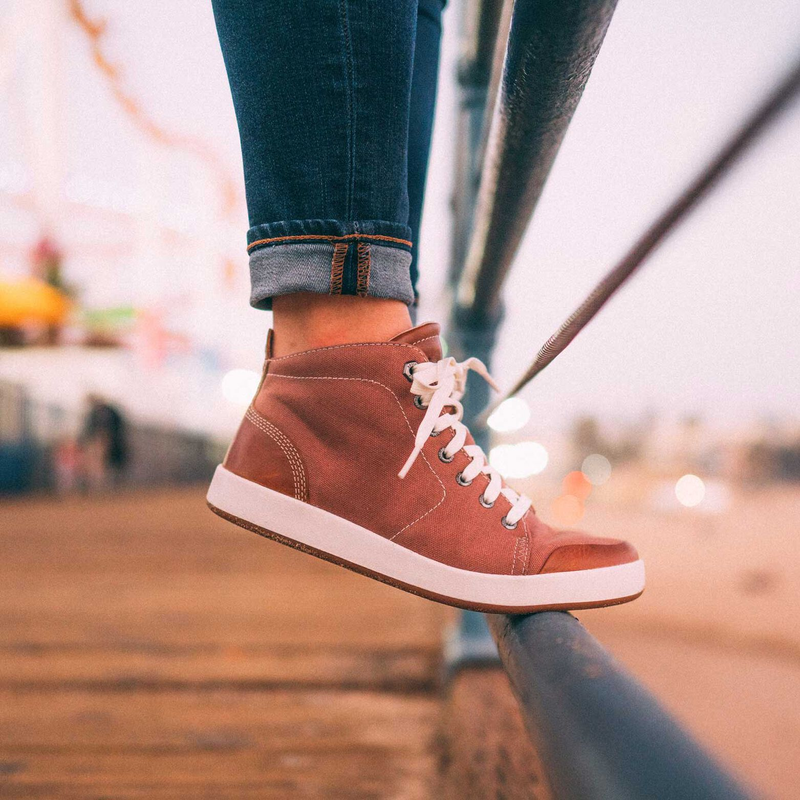 Women’s Kodiak Georgian Mid-Cut Sneaker image number 8